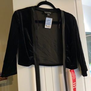 Velvet cropped shrug in black